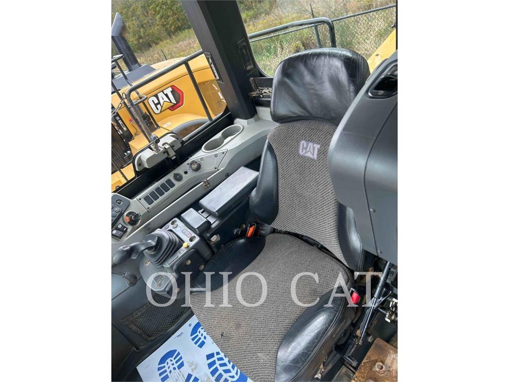 CAT 815K Μπουλντόζες με λάστιχα