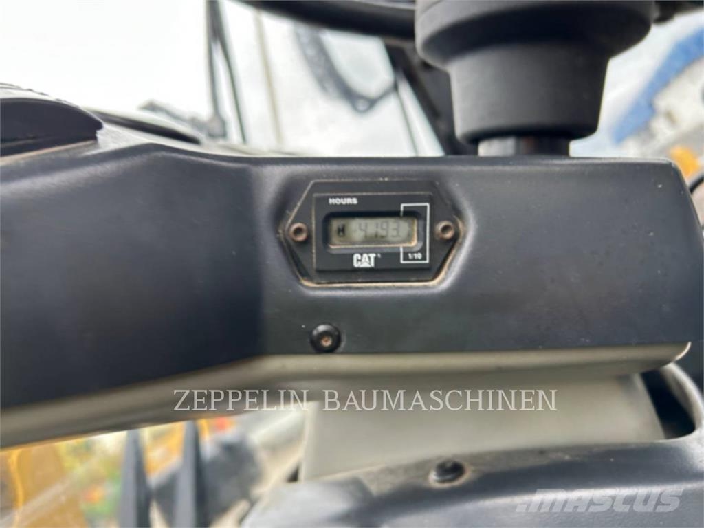 CAT 902 Φορτωτές με λάστιχα (Τροχοφόροι)