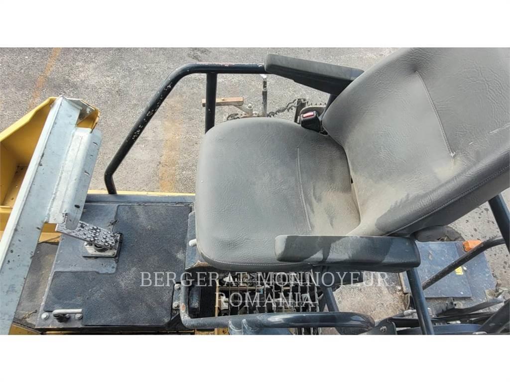 CAT AP-655D Επίστρωση ασφάλτου