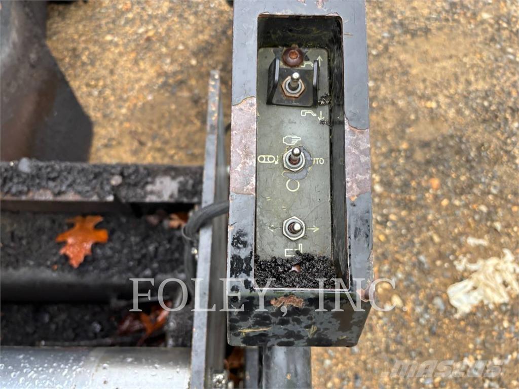 CAT AP-655D Επίστρωση ασφάλτου