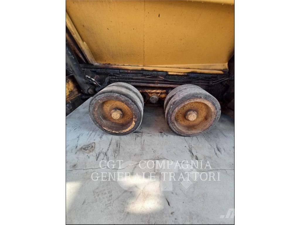 CAT AP300F Επίστρωση ασφάλτου