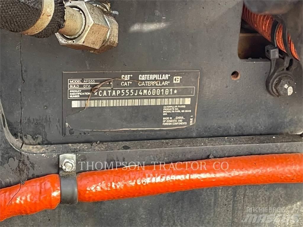 CAT AP555 Επίστρωση ασφάλτου