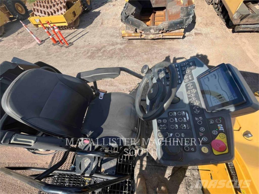 CAT AP555 Επίστρωση ασφάλτου