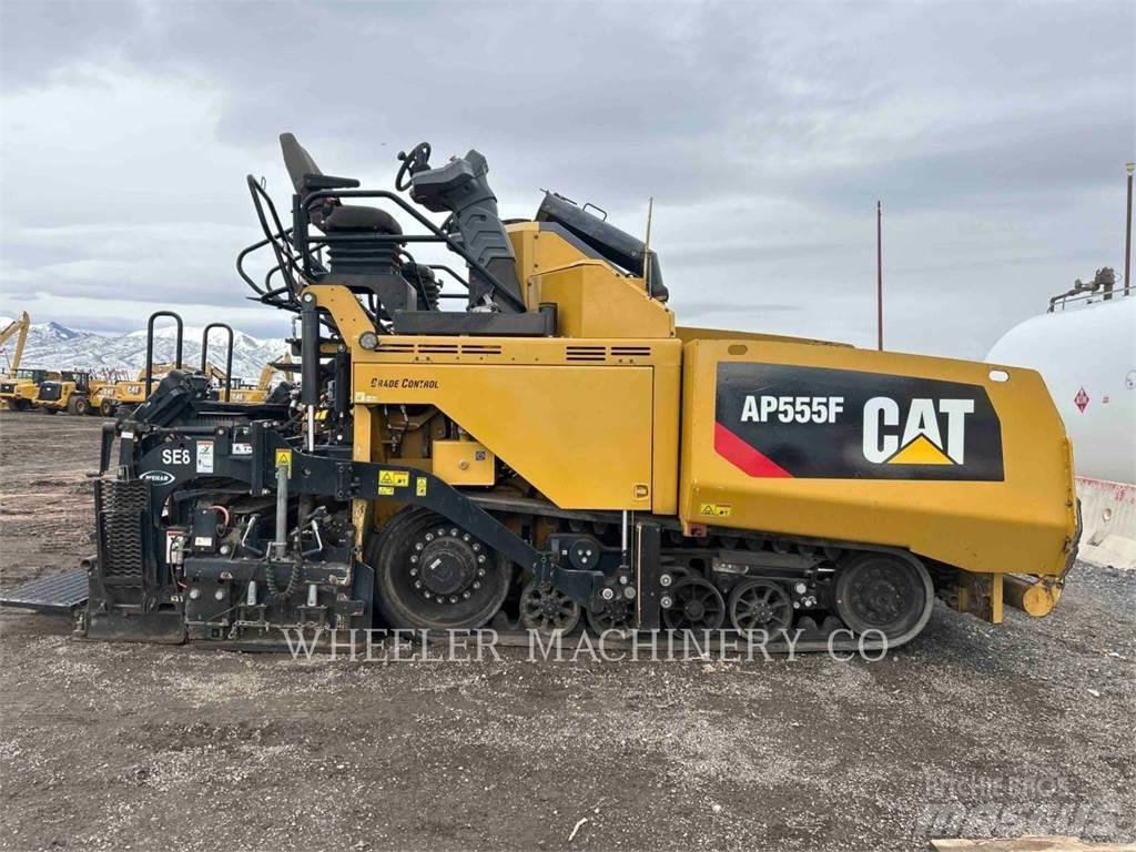 CAT AP555F Επίστρωση ασφάλτου