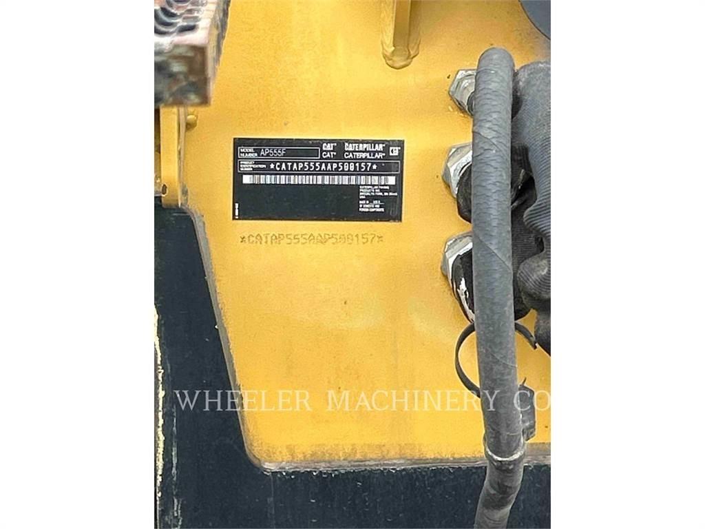 CAT AP555F Επίστρωση ασφάλτου