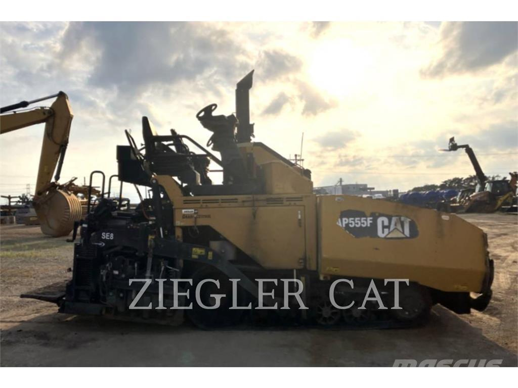 CAT AP555F Επίστρωση ασφάλτου