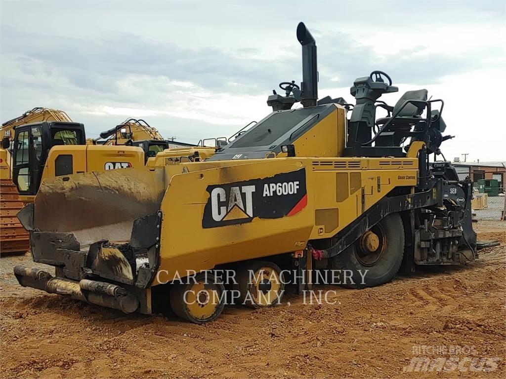 CAT AP600F Επίστρωση ασφάλτου
