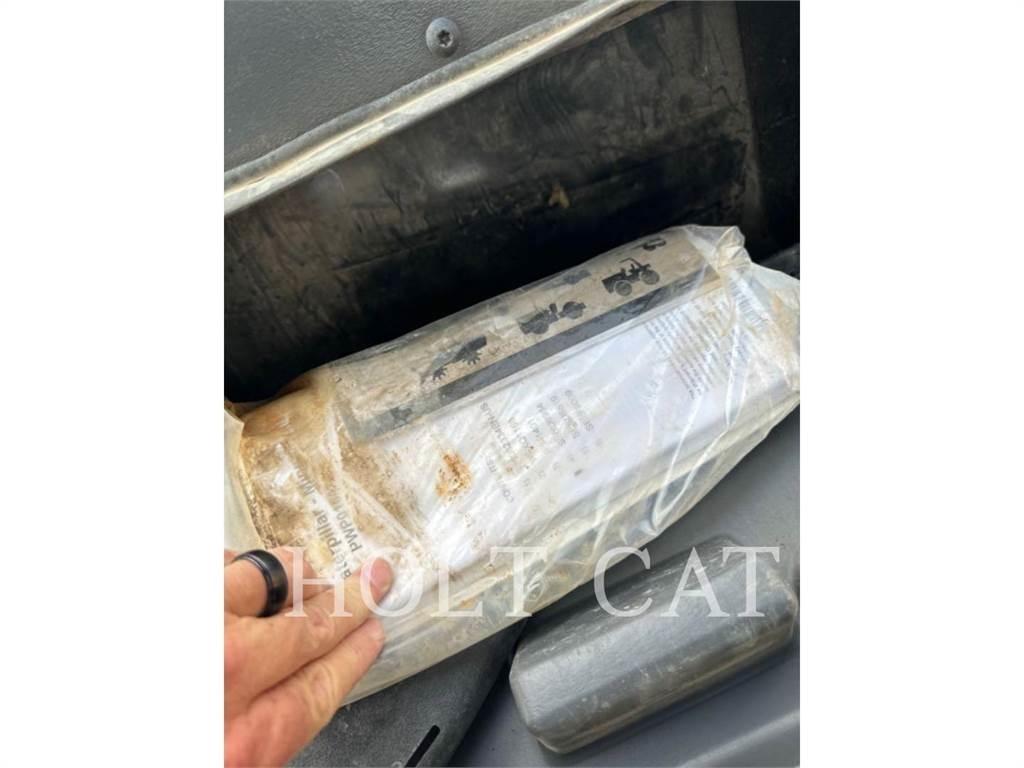 CAT CB13 Οδοστρωτήρες μονού κυλίνδρου