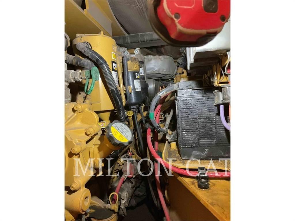 CAT CB15 Κύλινδροι συμπίεσης εδάφους