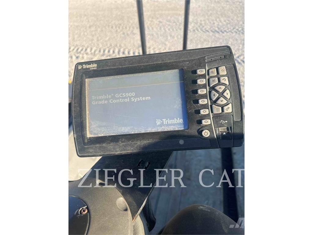 CAT CB15 Κύλινδροι συμπίεσης εδάφους