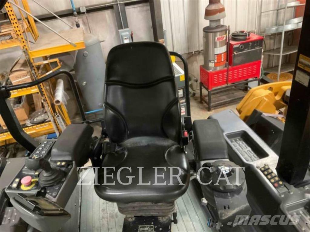 CAT CB68B Κύλινδροι συμπίεσης εδάφους