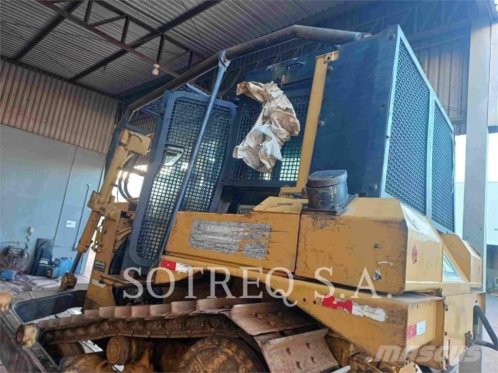 CAT D6T Μπουλντόζες με ερπύστριες