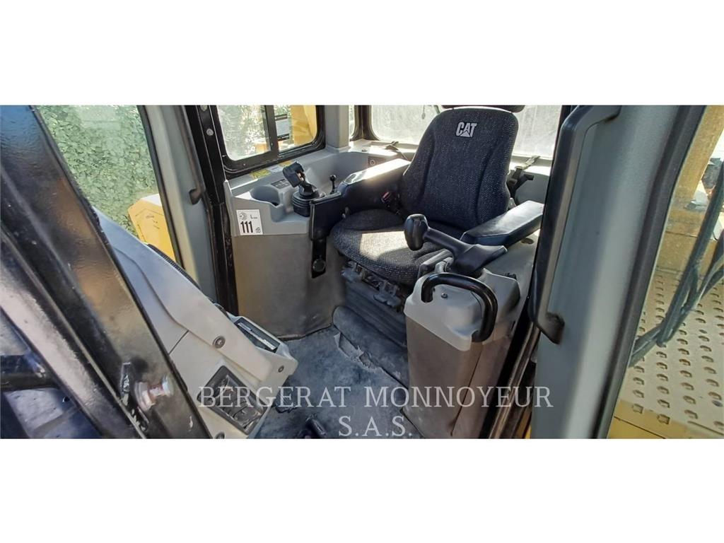 CAT D6T3B XW Μπουλντόζες με ερπύστριες