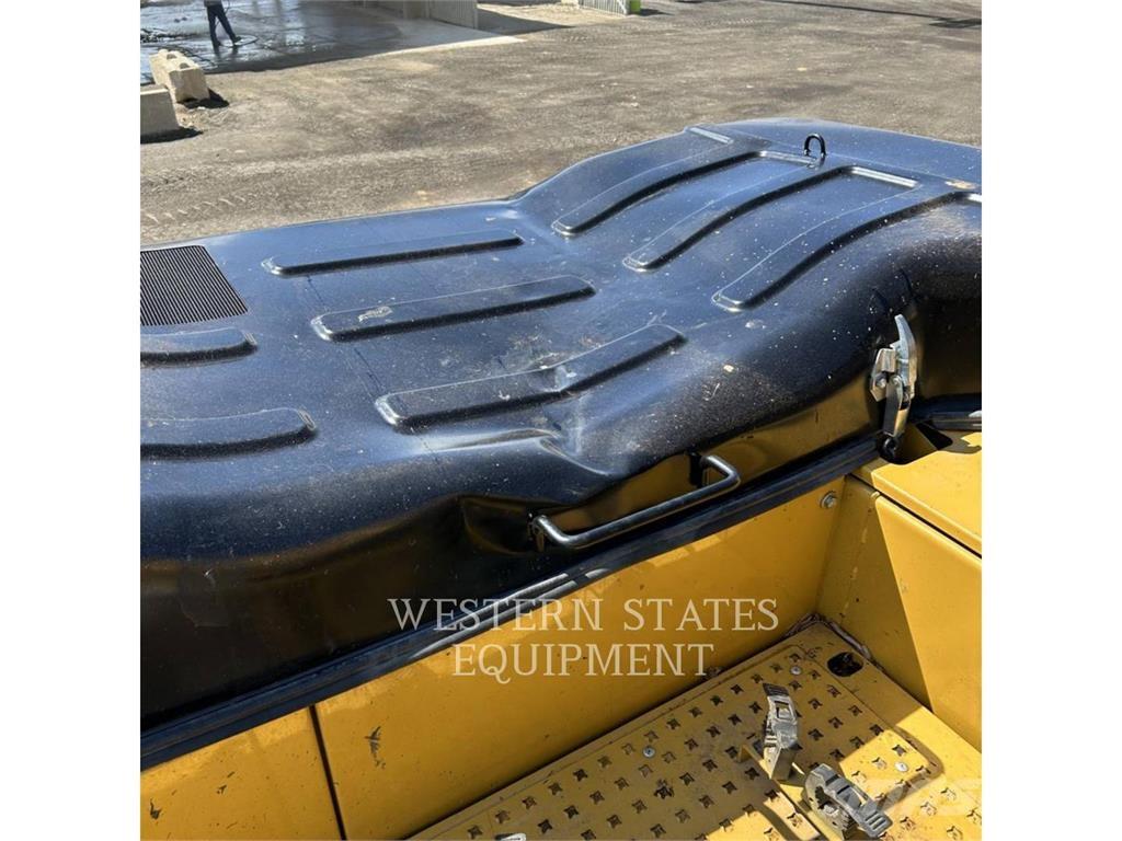 CAT FM538 Τρακτέρ δασοπονίας