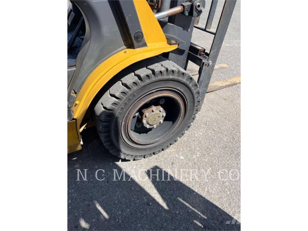 CAT GP30N5 Περονοφόρα ανυψωτικά κλαρκ με φυσικό αέριο LPG