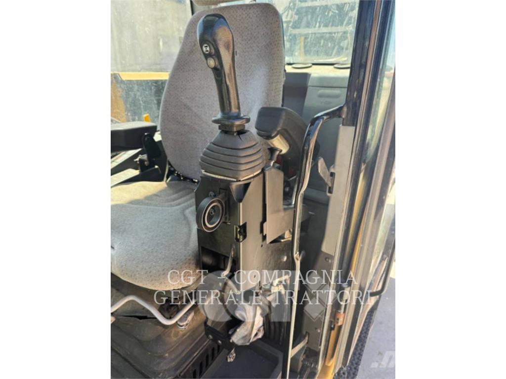 CAT MH3024 Εκσκαφείς με τροχούς - λάστιχα