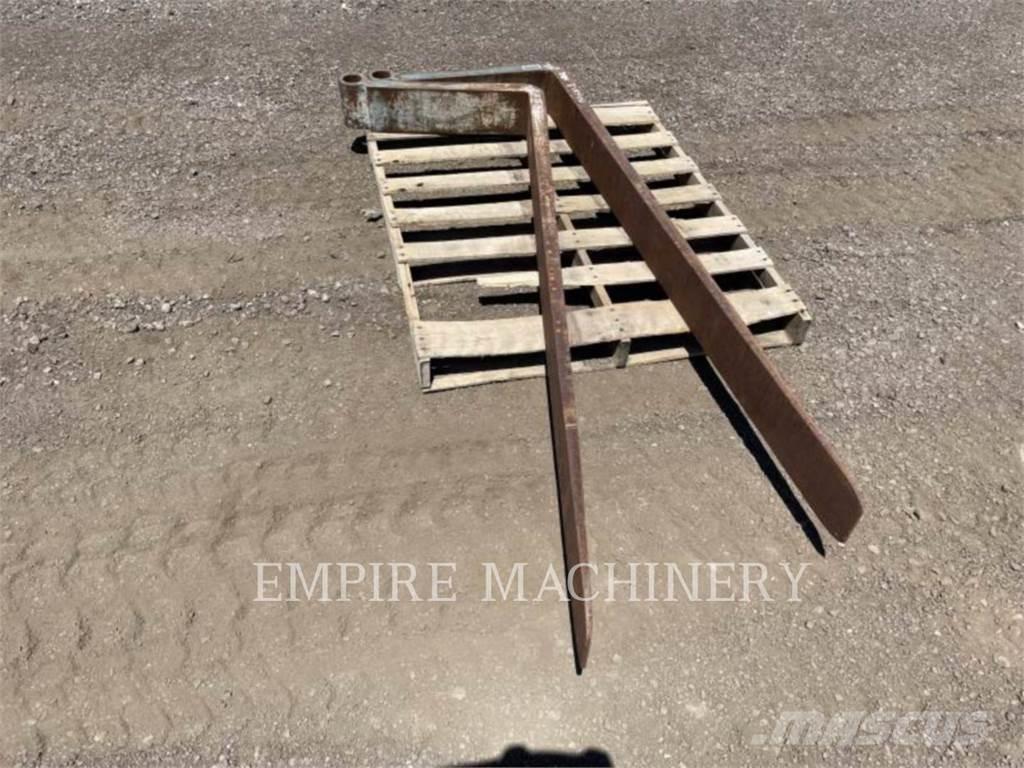 CAT TH TNS72 Δικράνες