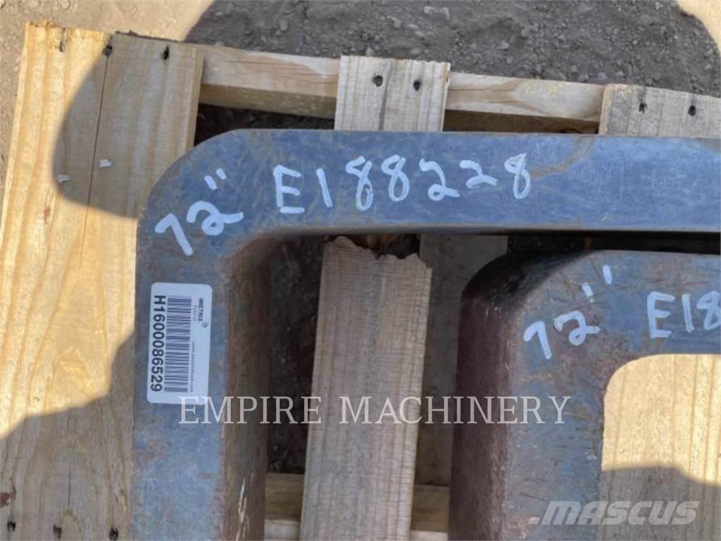 CAT TH TNS72 Δικράνες