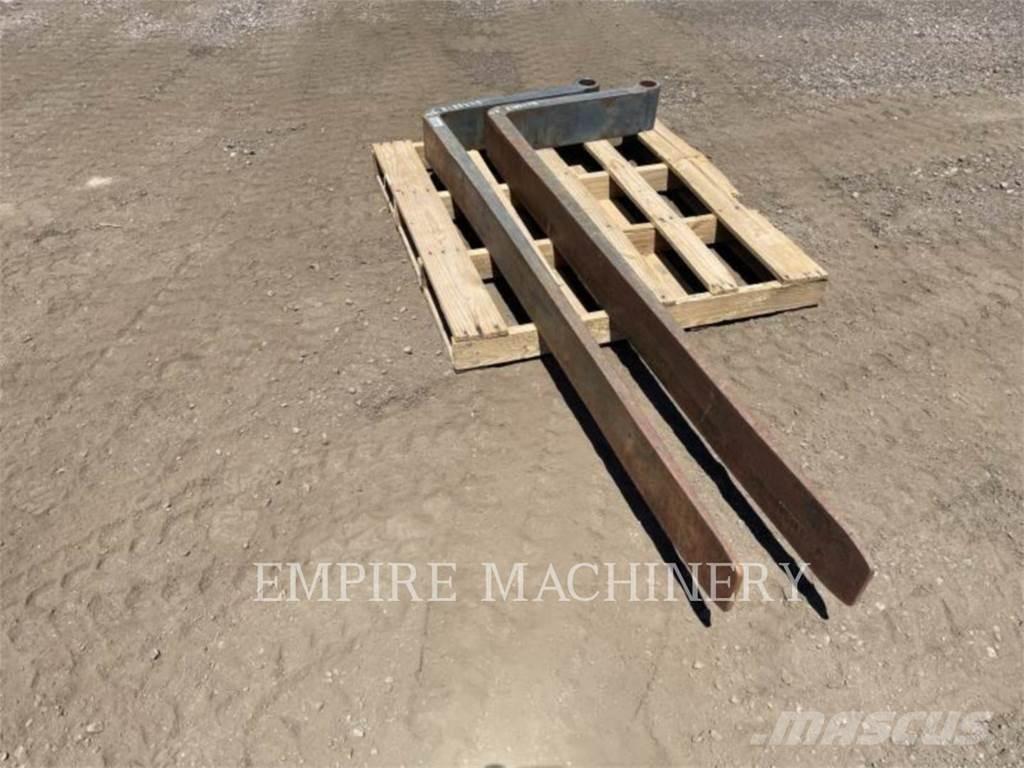 CAT TH TNS72 Δικράνες