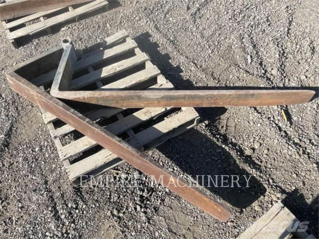 CAT TH TNS72 Δικράνες