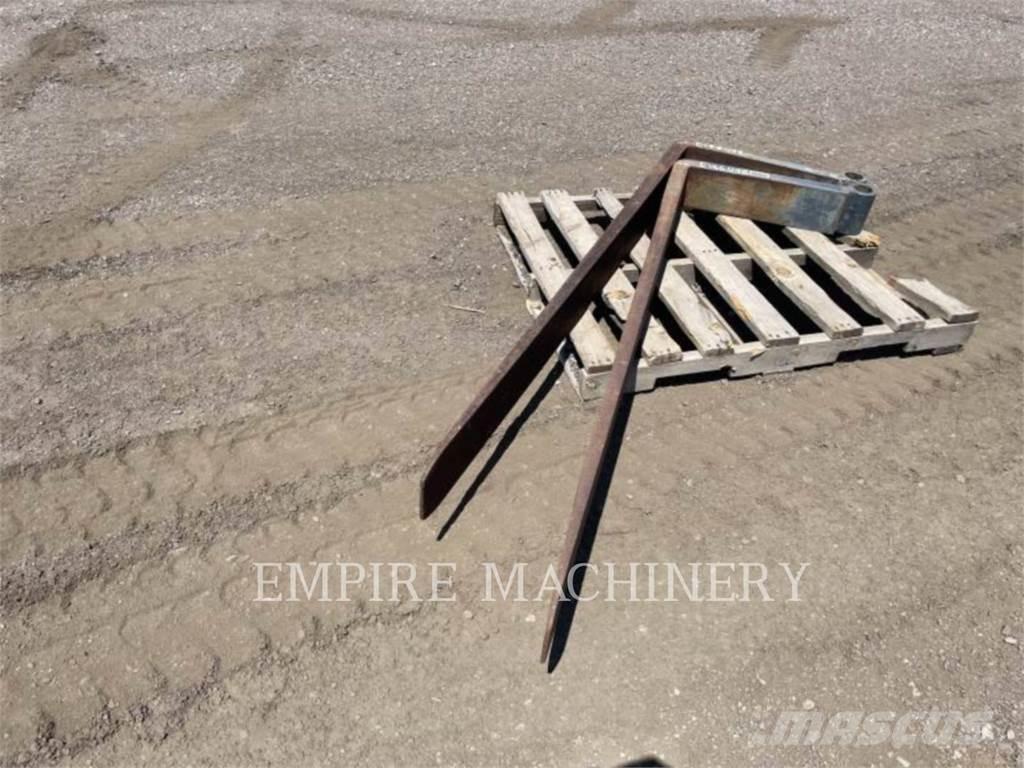 CAT TH TNS72 Δικράνες