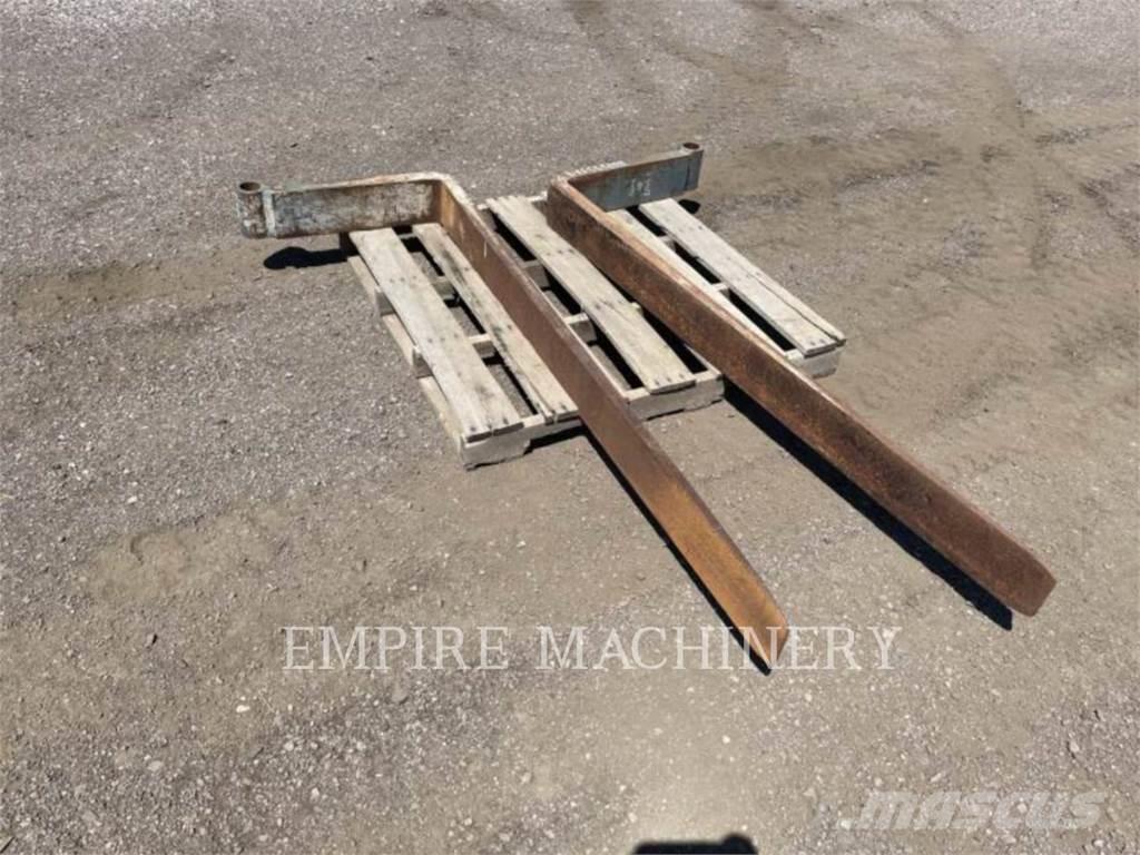 CAT TH TNS72 Δικράνες