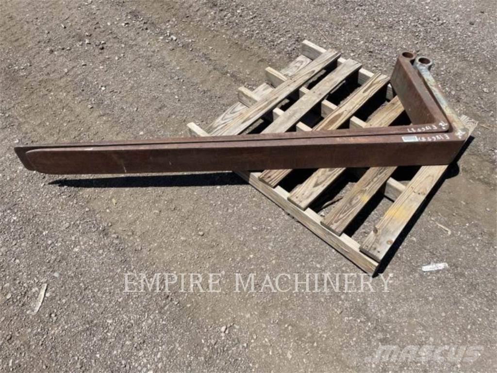 CAT TH TNS72 Δικράνες