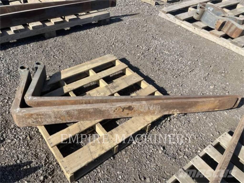 CAT TH TNS72 Δικράνες