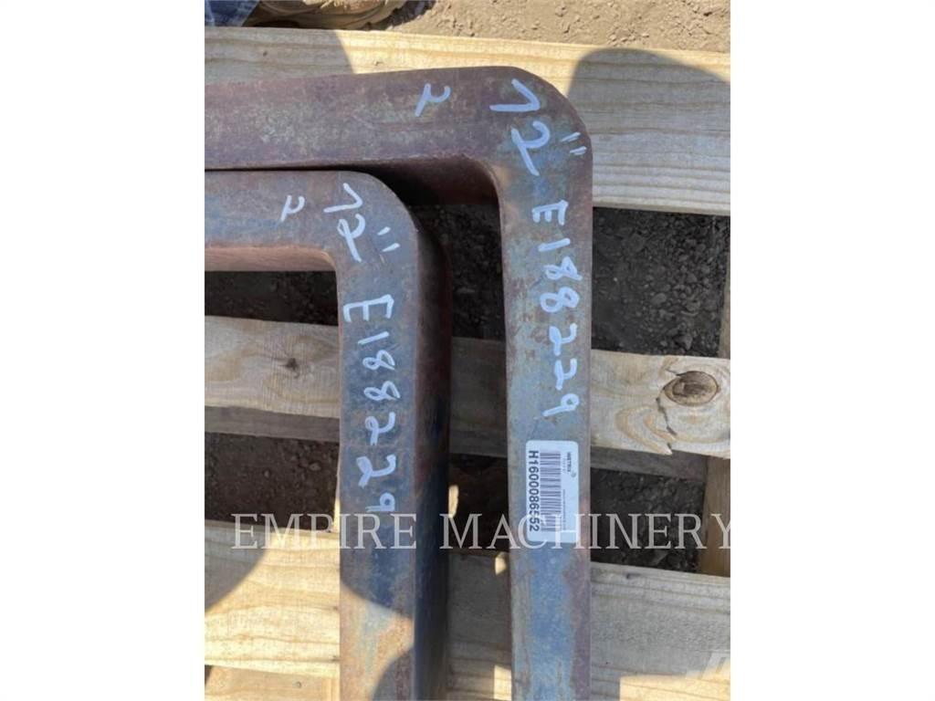 CAT TH TNS72 Δικράνες