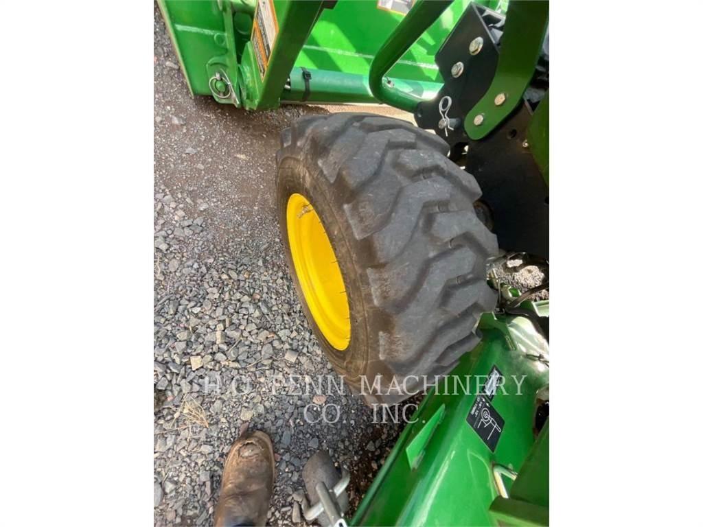 John Deere 2025R Τρακτέρ