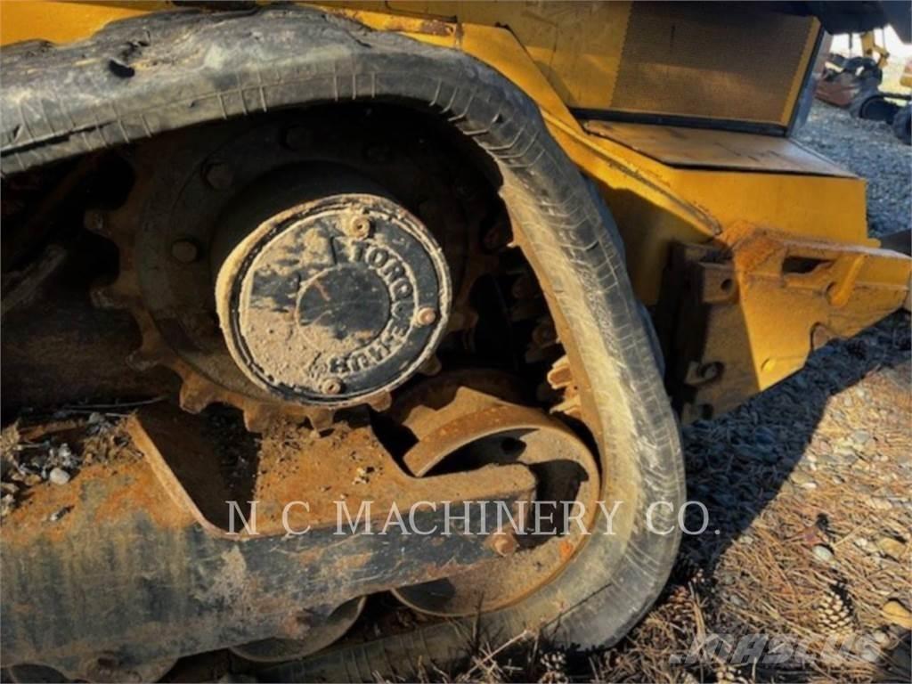 John Deere 331G Φορτωτάκια