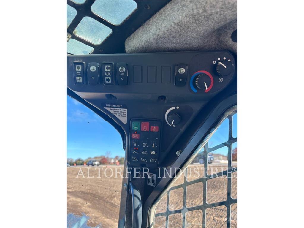 John Deere & CO. 323E Φορτωτάκια