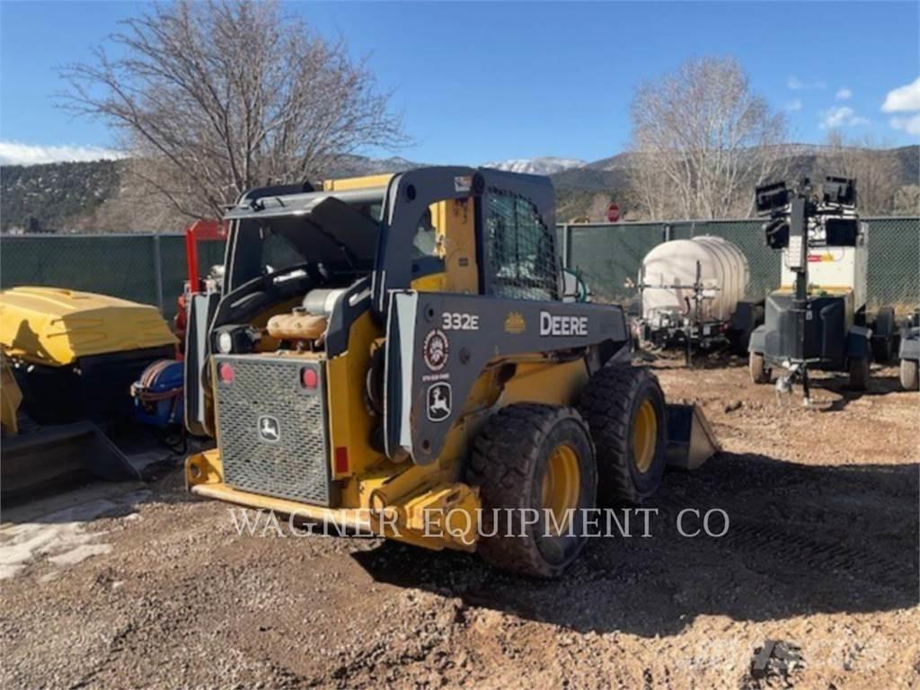 John Deere & CO. 332E Φορτωτάκια