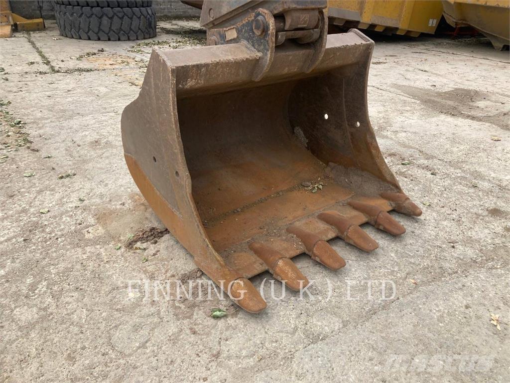 Komatsu PC210-11E0 Εκσκαφείς με ερπύστριες