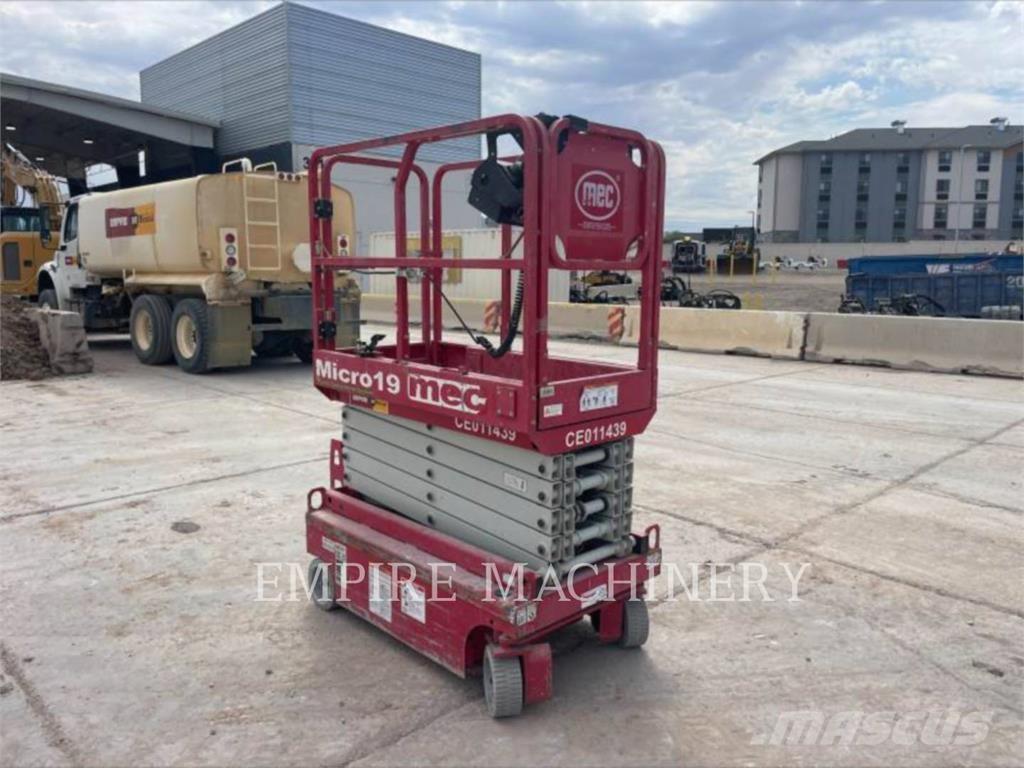 MEC MICRO 19 Ανυψωτήρες με αρθρωτό βραχίονα