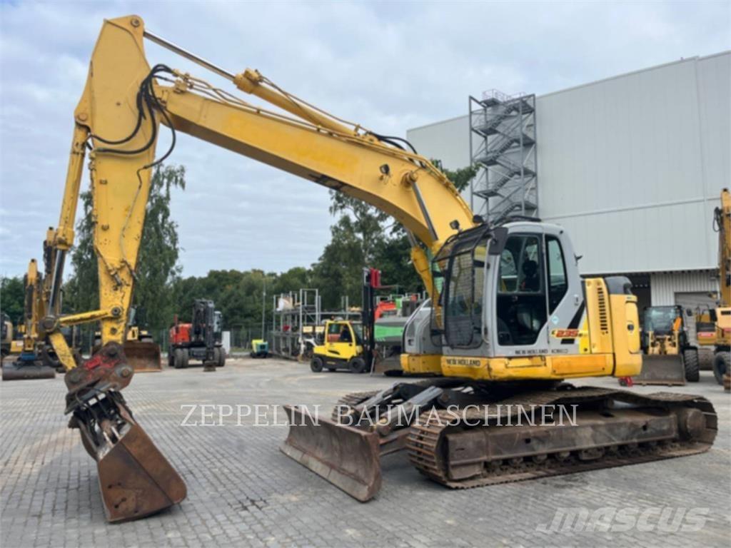 New Holland E235 Εκσκαφείς με ερπύστριες