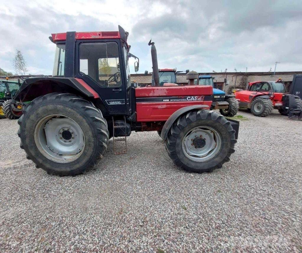 Case IH 1255 XL Τρακτέρ