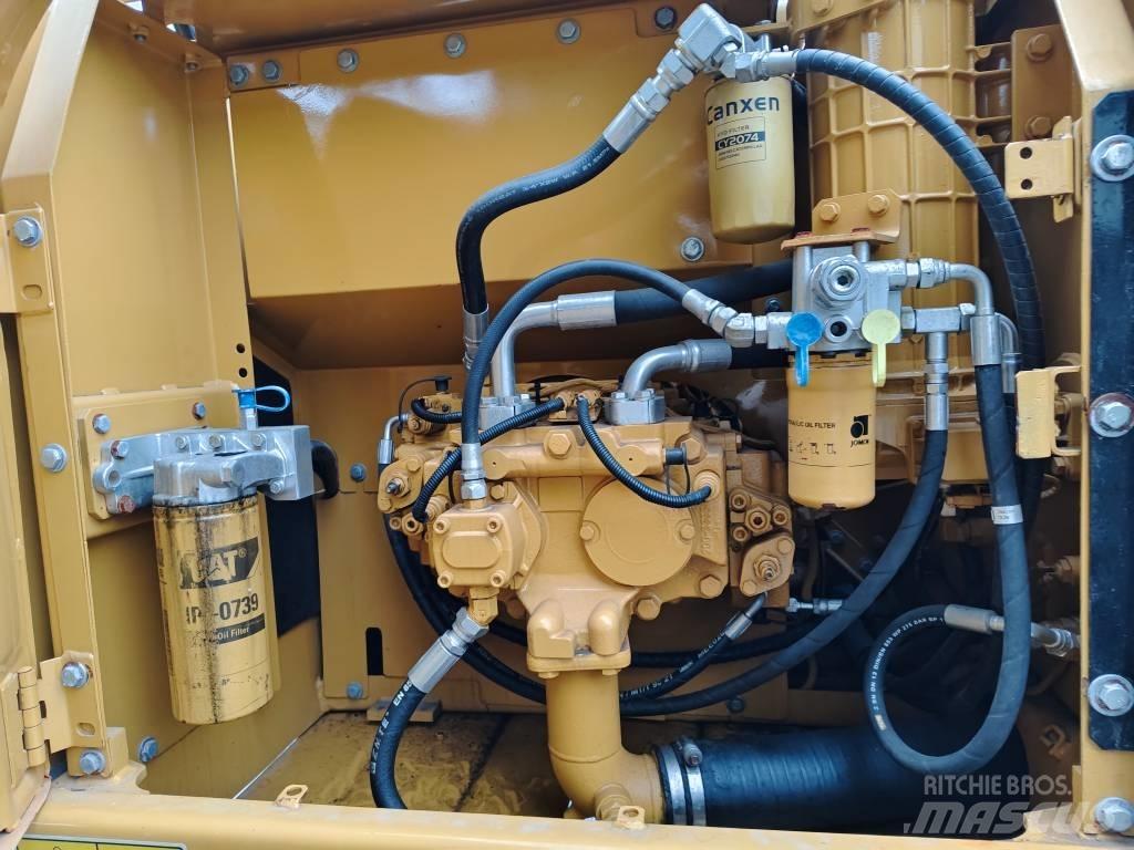 CAT 320 D2 Εκσκαφείς με ερπύστριες