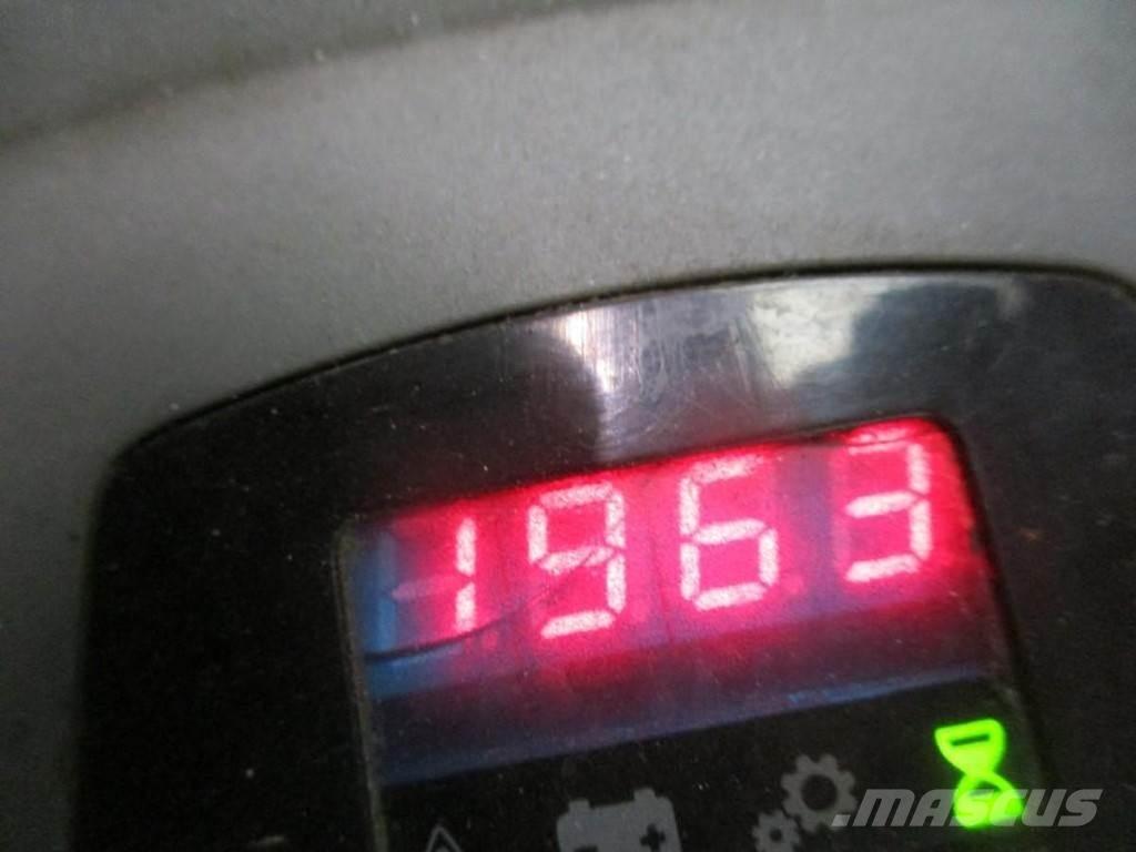 BT LPE 200 Χειροκίνητο περονοφόρο ανυψωτικό με πλατφόρμα