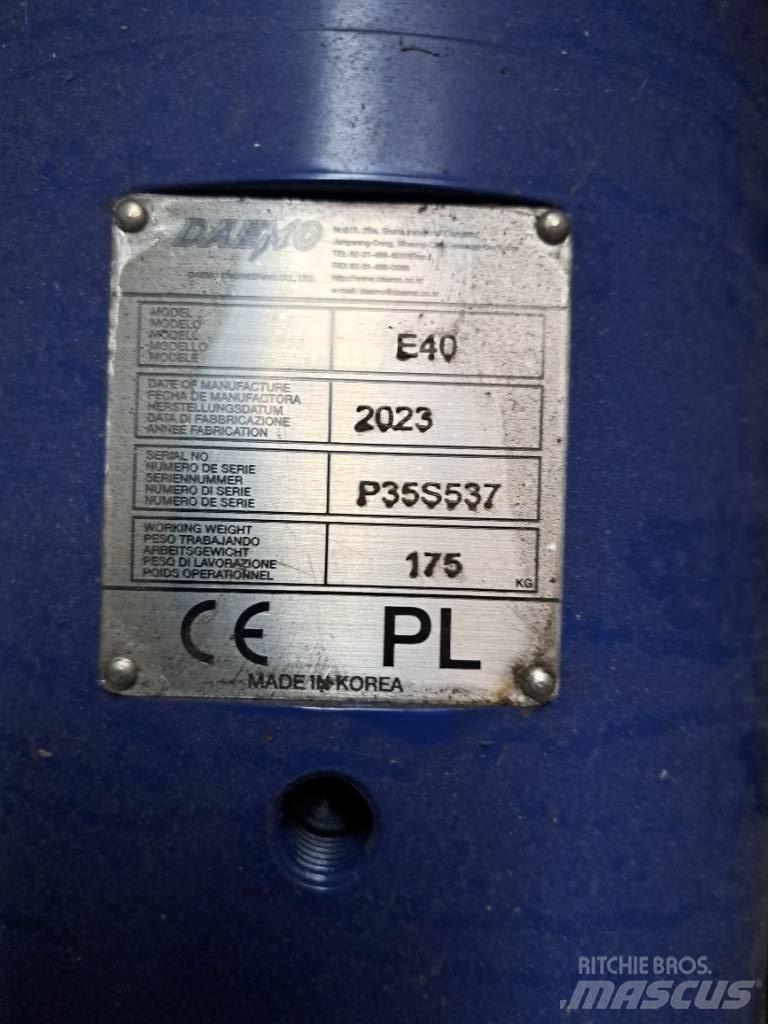 Daemo E40 with CW05 Σφυριά / Σπαστήρες