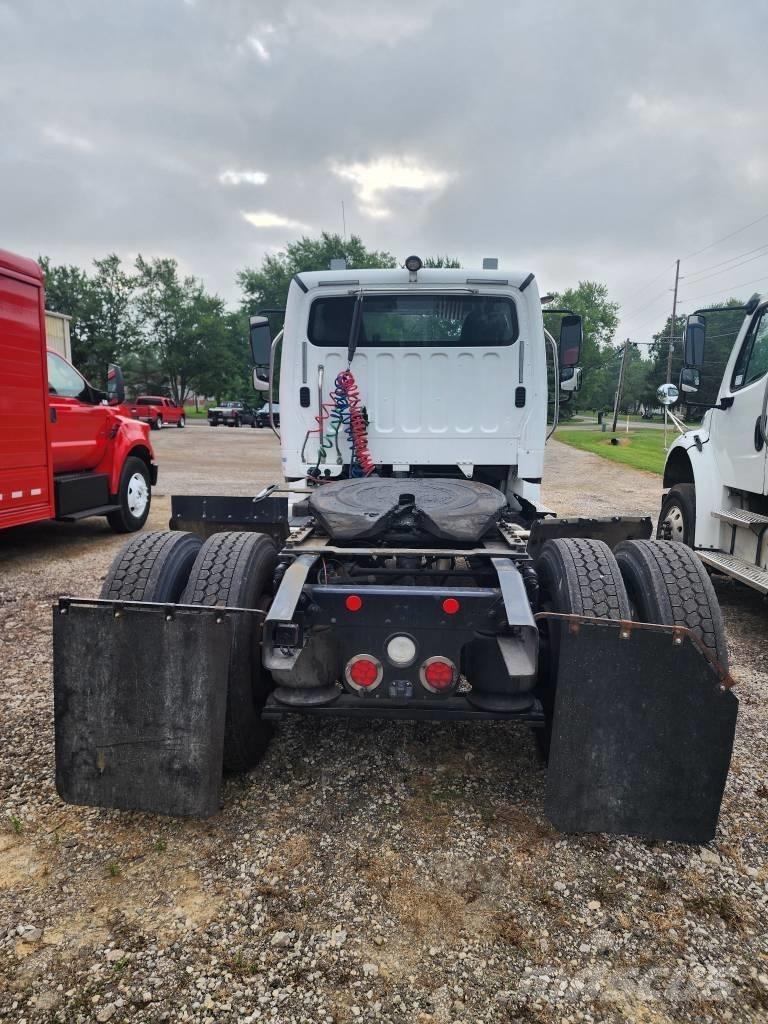 Freightliner M2 Τράκτορες