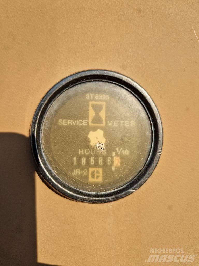 CAT 225 D LC Εκσκαφείς με ερπύστριες