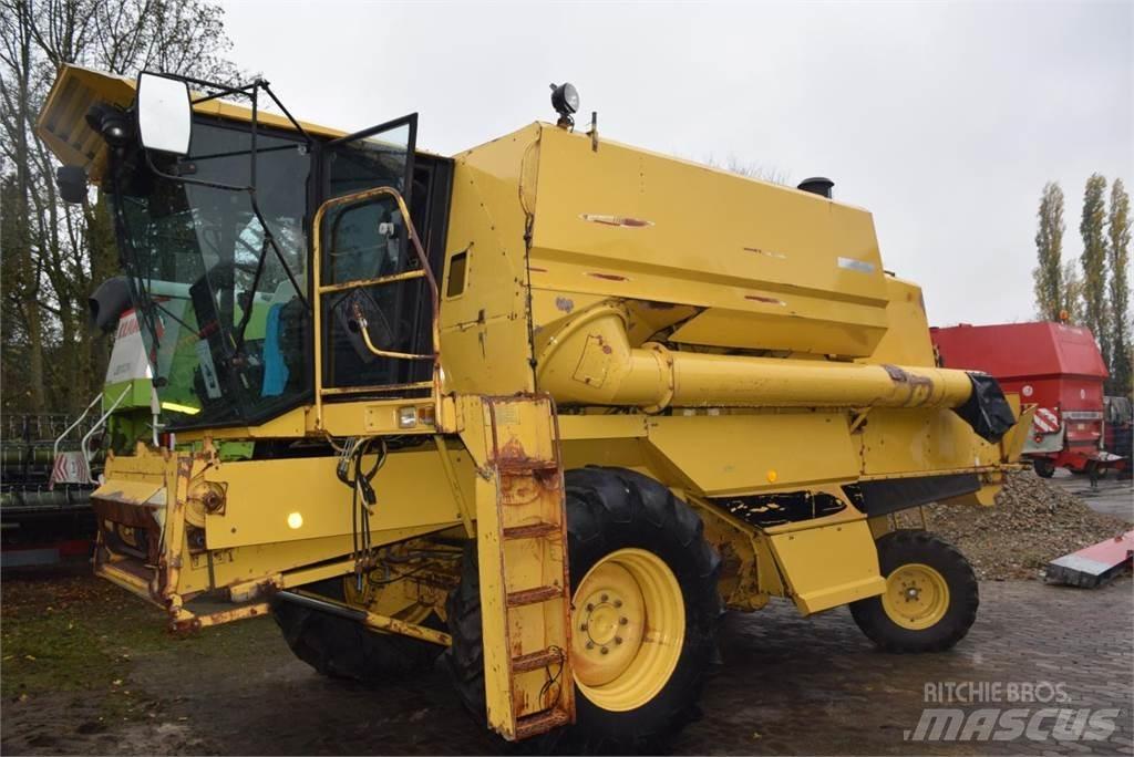 New Holland TF 42 Θεριζοαλωνιστικές μηχανές