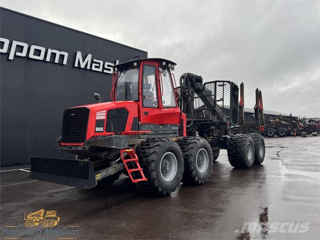 Komatsu 895 Μεταφορείς ξυλείας