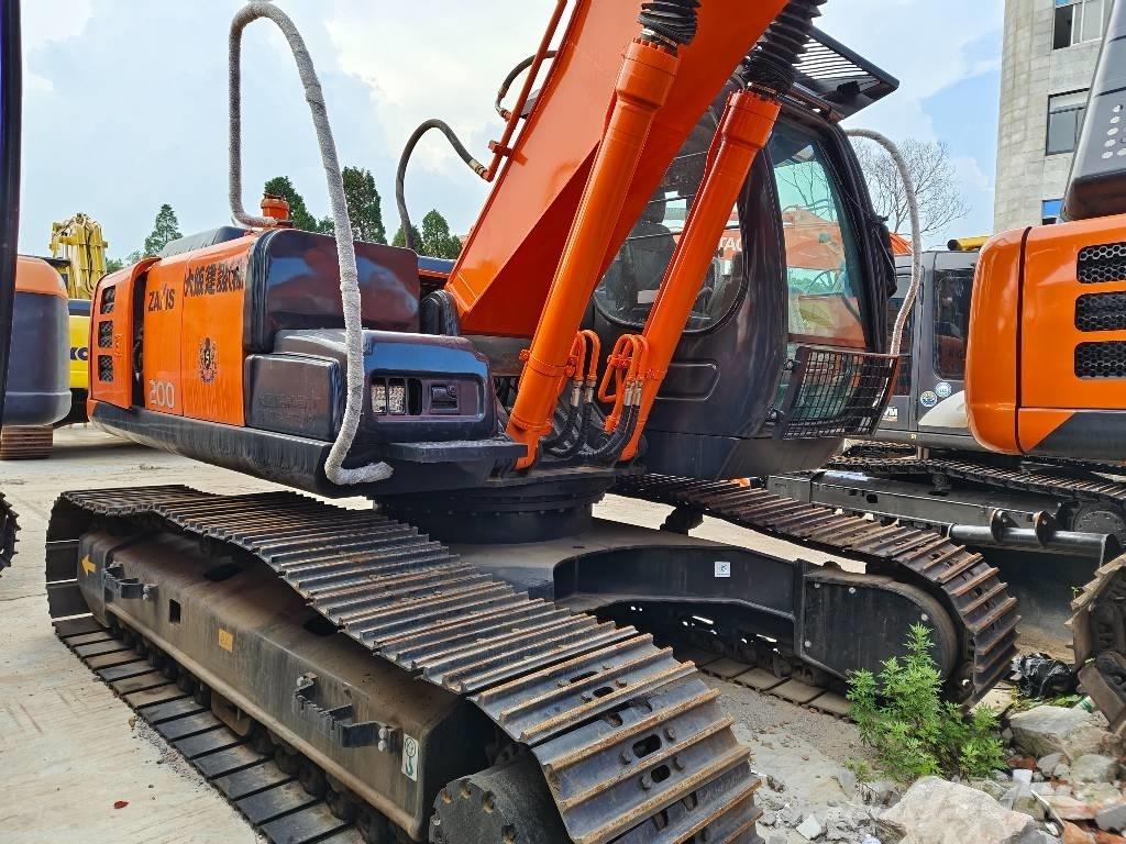 Hitachi ZX 200 Εκσκαφείς με ερπύστριες