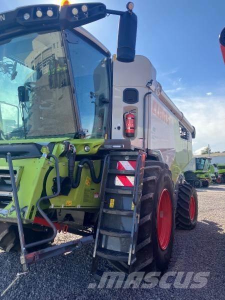 CLAAS TRION 750 Θεριζοαλωνιστικές μηχανές