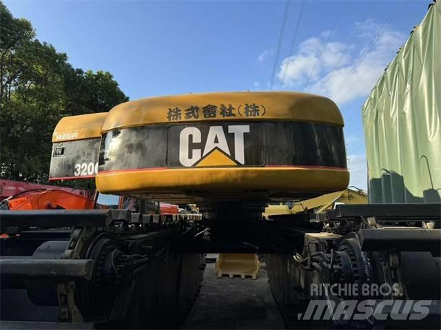 CAT 320 C Αμφίβιοι εκσκαφείς
