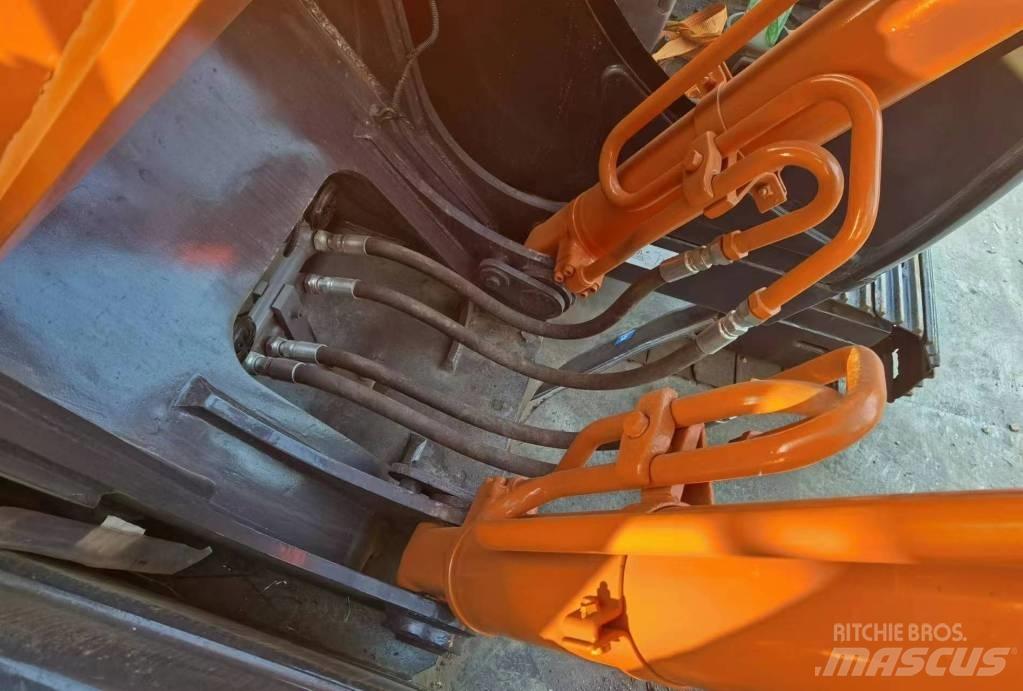 Hitachi ZX 200 Εκσκαφείς με ερπύστριες