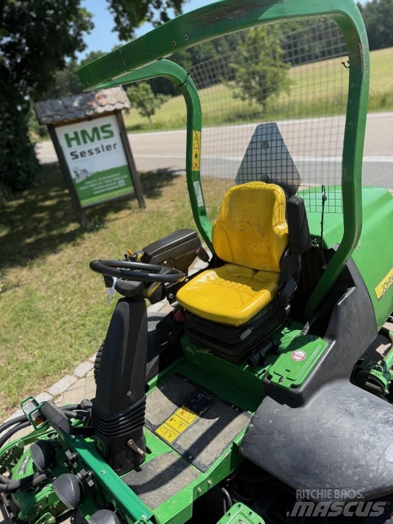 John Deere 8800 Χορτοκοπτικά με καθιστό χειριστή