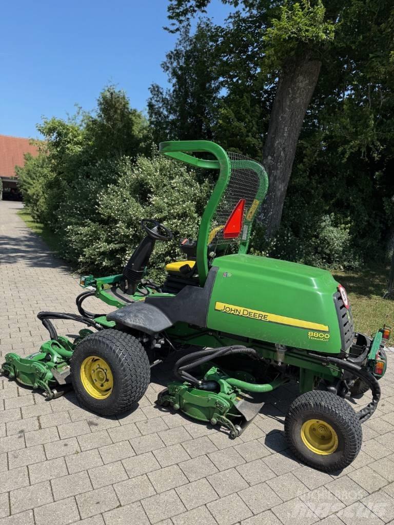 John Deere 8800 Χορτοκοπτικά με καθιστό χειριστή